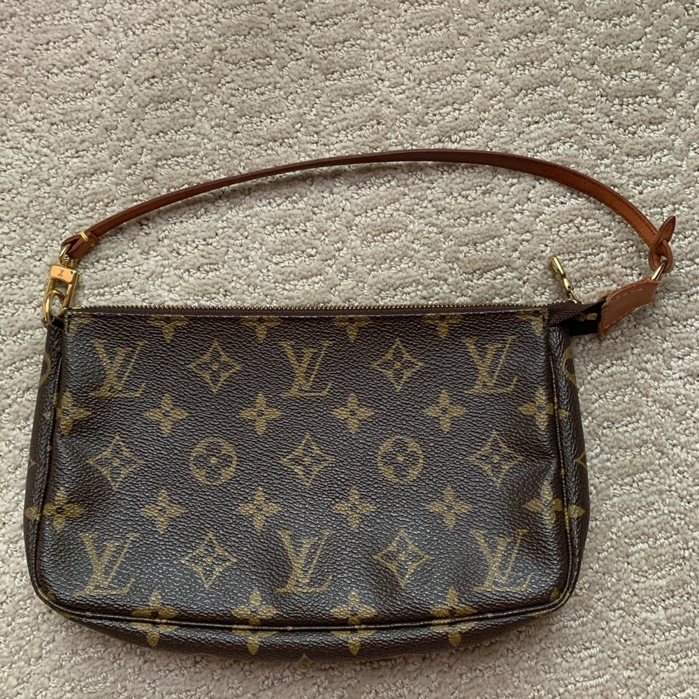 Vintage Louis Vuitton monogram canvas pochette